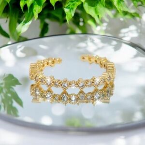 18k Gold Tone Gorgeous dainty rhinestone ring 💍